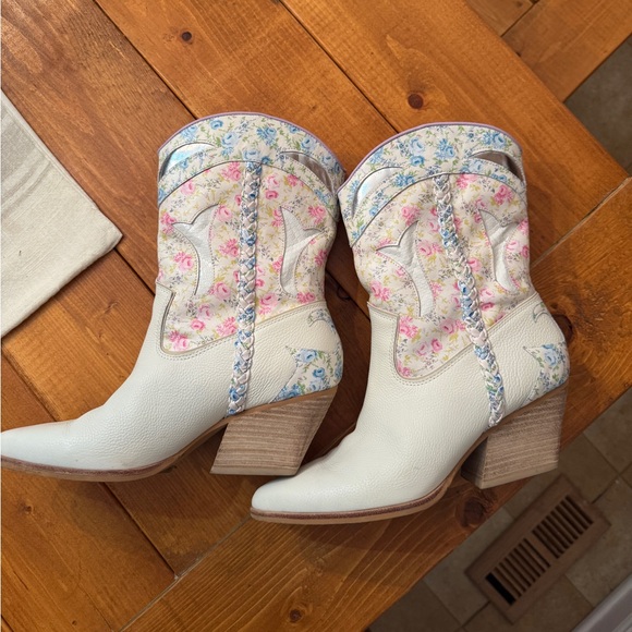 Dolce Vita Boots - Picture 1 of 5